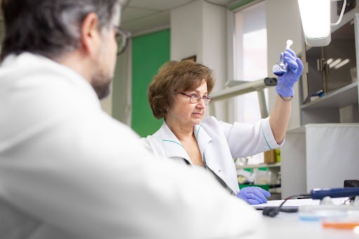 tiempos-de-entrega-de-resultados-en-un-laboratorio